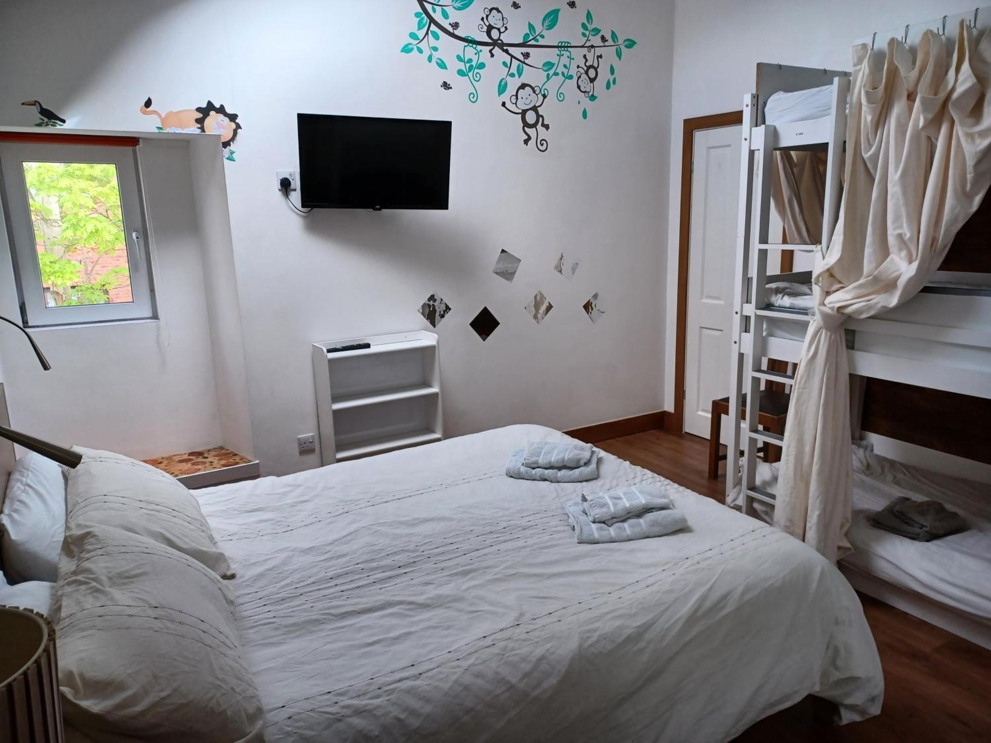 Voyage Hostel - Ensuite Family Rooms With Shared Kitchen Дуглас Екстер'єр фото